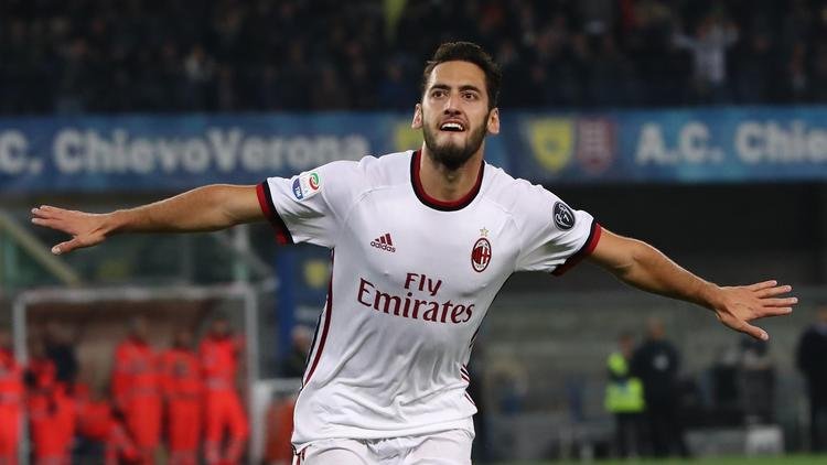'Hakan Çalhanoğlu'dan Beşiktaş için transfer açıklaması! Anlaşma...