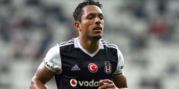 'Beşiktaş aradığı sol beki buldu! Adriano'nun yerine geliyor