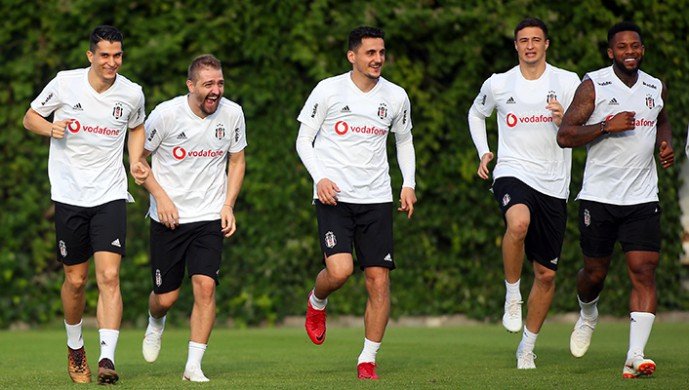 'Beşiktaş'ın kadroda düşünmediği oyuncuya sürpriz teklif! 