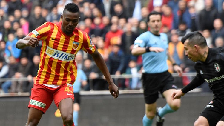 'Beşiktaş'ın Mensah transferindeki tek engel! Beşiktaş'ta flaş karar