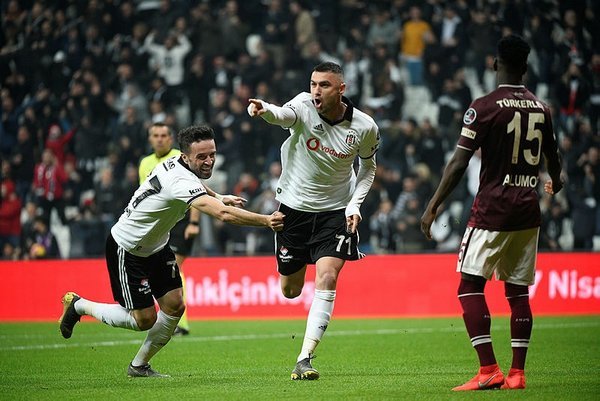 'Beşiktaşlı futbolcuya Avrupa'dan sürpriz transfer talibi!