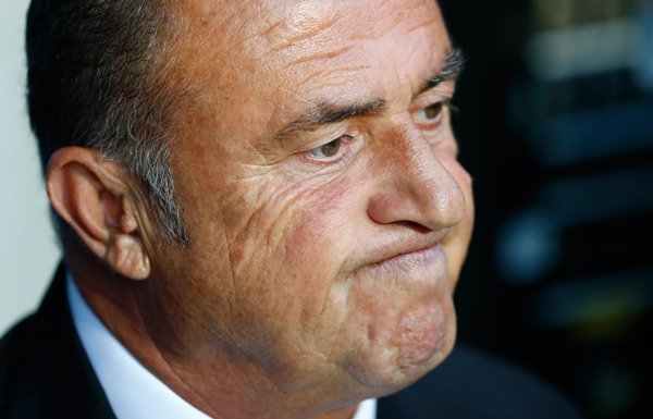 'Galatasaray'a bir şok daha! Milli maçta sedyeyle oyundan çıktı