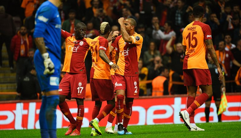 'Galatasaray'da beklenen görüşme gerçekleşiyor! Teklif belli oldu
