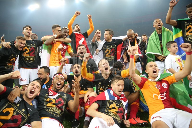 'Spor yazarları Galatasaray'ın şampiyonluğu için neler dedi?