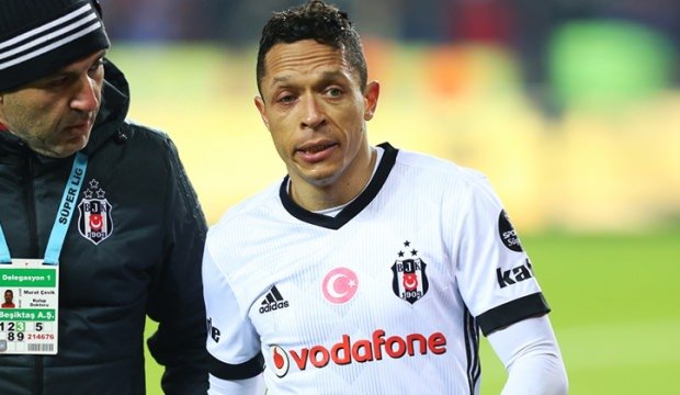 <h2>Adriano Beşiktaş’tan ayrıldı mı?</h2>