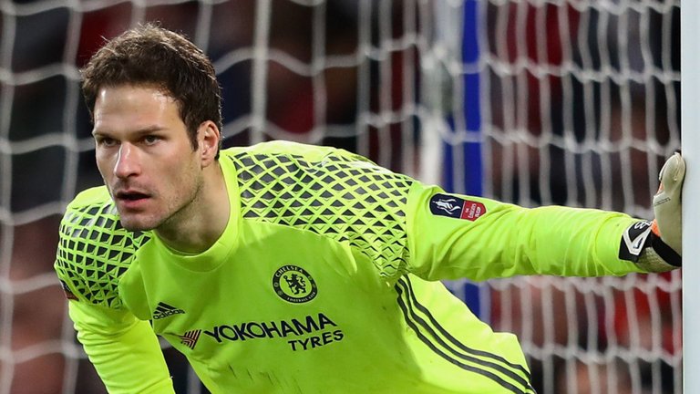 Asmir Begovic Fenerbahçe’ye gelecek mi?