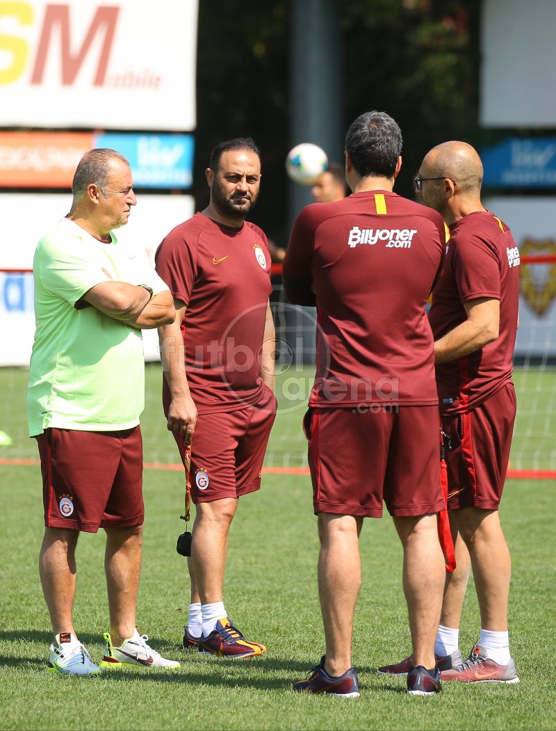 <h2>FATİH TERİM VE EKİBİ BİR SÜRE GÖRÜŞTÜ</h2>