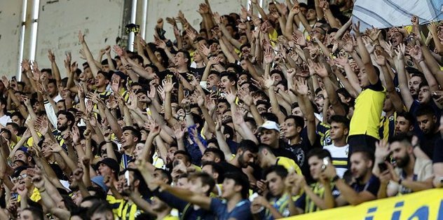 <h2>Fenerbahçeli taraftarların protesto ettiği iki futbolcu</h2>