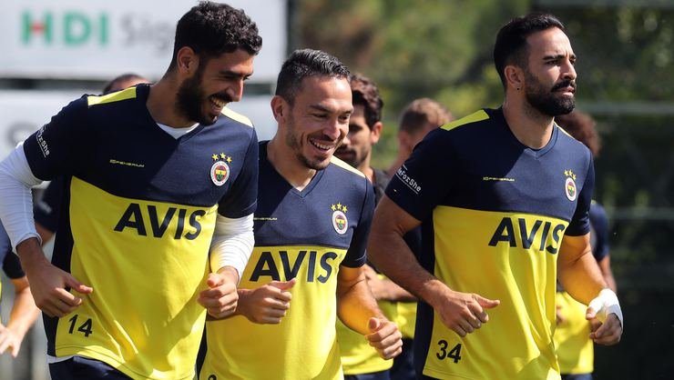 <h2>Adil Rami ilk 11’de oynayacak mı?</h2>