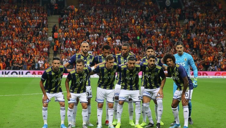 Galatasaray’dan Fenerbahçe’ye Şampiyonlar ligi göndermesi