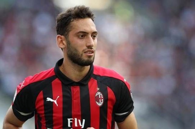 <h2>Hakan Çalhanoğlu Fenerbahçe’ye mi geliyor?</h2>