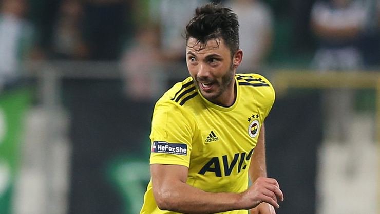 <h2>TOLGAY ARSLAN GÖZ DOLDURDU</h2>