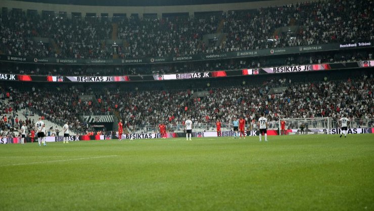 <h2>Vodafone Park’ın zemini neden kötü?</h2>