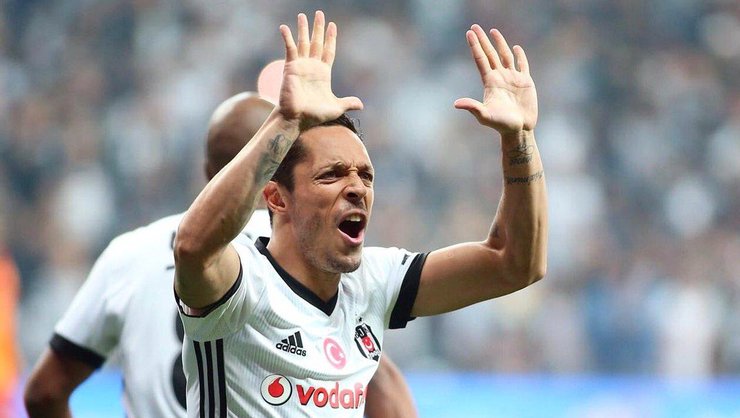 <h2>ADRİANO BEŞİKTAŞ’I UNUTAMIYOR</h2>