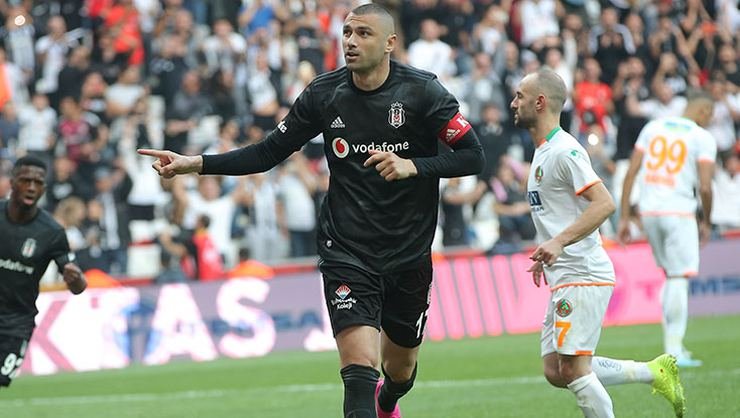 <h2>BURAK YILMAZ BEŞİKTAŞ’I SIRTLIYOR</h2>