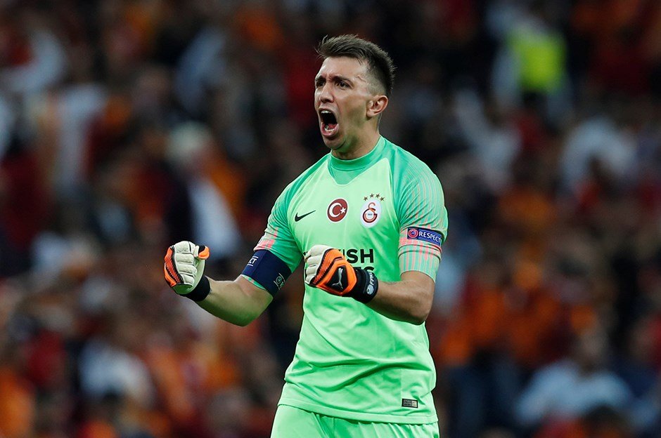 <h2>MUSLERA EN İYİSİ OLDU</h2>