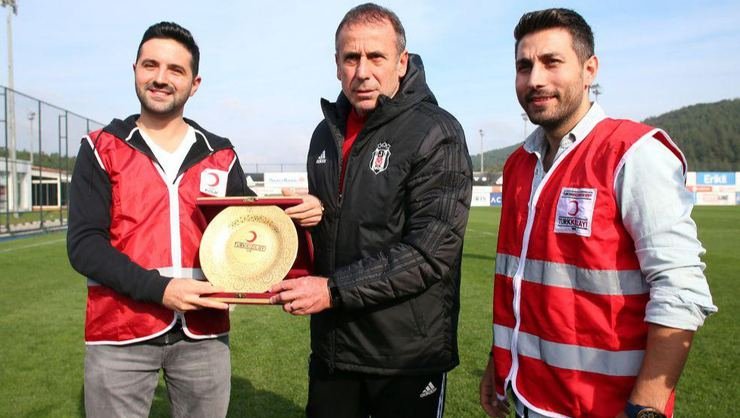 <h2>ABDULLAH AVCI’YA PLAKET</h2>