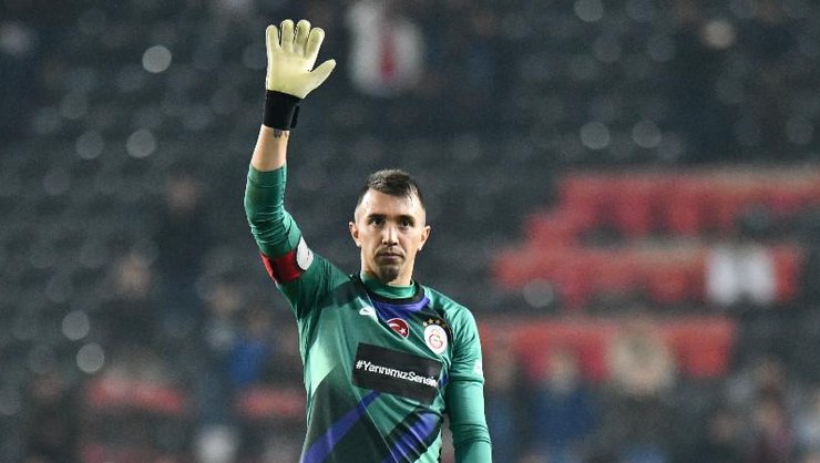 <h2>GALATASARAY’DAN MUSLERA’YA YENİ SÖZLEŞME</h2>