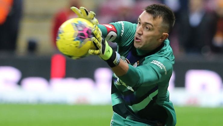 <h2>MUSLERA YİNE 1 NUMARA</h2>