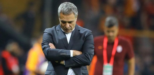 <h2>ERSUN YANAL’DAN FLAŞ REST</h2>