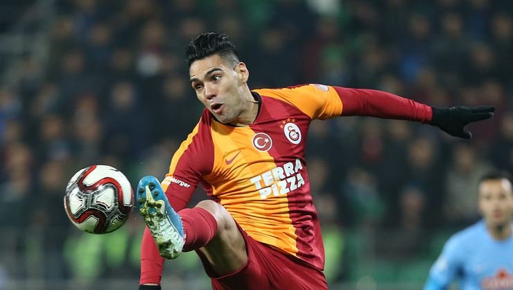 <h2>FALCAO İSYAN BAYRAĞINI ÇEKTİ</h2>