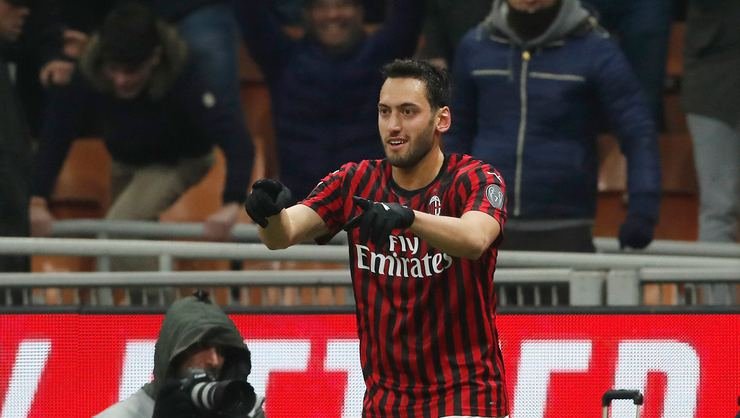 <h2>HAKAN ÇALHANOĞLU’NDAN FENERBAHÇE’YE KÖTÜ HABER</h2>