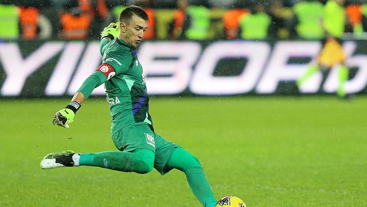 <h2>MUSLERA’YA FLAŞ TEKLİF</h2>