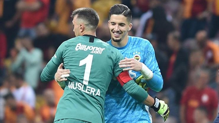 <h2>MUSLERA’DAN ALTAY’A ÖVGÜ</h2>