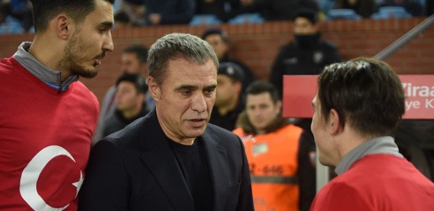 <h2>ERSUN YANAL BÖYLE VEDA ETTİ</h2>