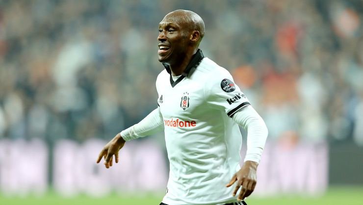 <h2>Beşiktaş, Atiba Hutchinson’la yola devam edecek</h2>