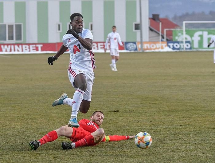 <h2>Beşiktaş Edwin Gyasi transferini bitirdi! 2 yıllık imza...</h2>