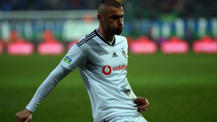 <h2>Burak Yılmaz açıkladı: Galatasaray ve Trabzonspor formasını öptüm çünkü...</h2>