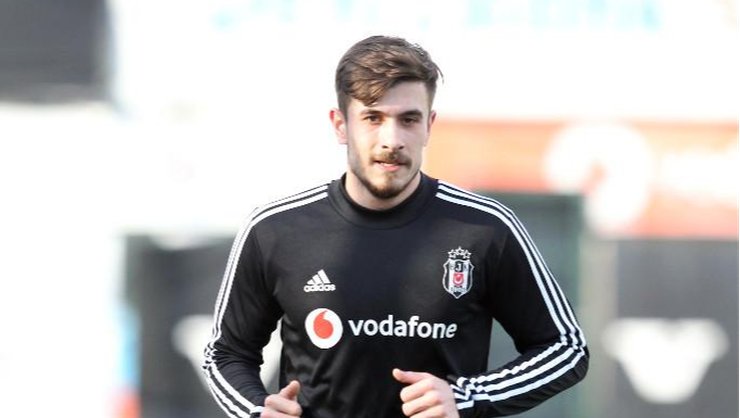 <h2>Dorukhan Toköz görüşme odasına...</h2>