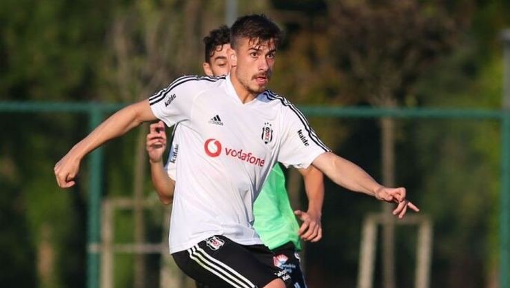 <h2>Dorukhan Toköz’den olay hareket! Beşiktaş taraftarı çıldırdı</h2>