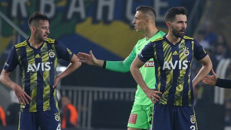 <h2>Fenerbahçe’de sözleşmesi bitenler yeni hocayı bekliyor!</h2>