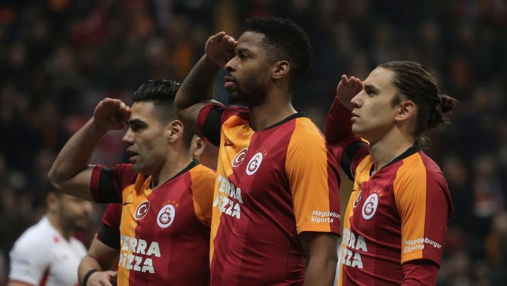 Galatasaray’da futbolcular maaşını düşürecek mi?
