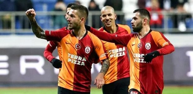 <h2>Galatasaraylı futbolcudan flaş corona virüs açıklaması: Ailemde bir kişi de corona virüs var!</h2>