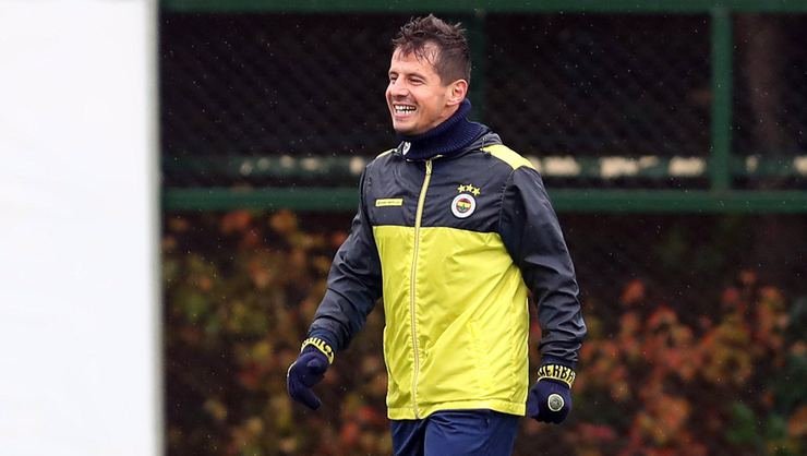 <h2>SON DAKİKA! Fenerbahçe’de Emre Belözoğlu kararı verildi! Türkiye’de ilk...</h2>