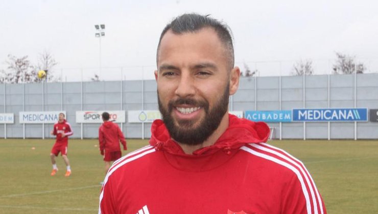 <h2>Yasin Öztekin, Fenerbahçe ve Beşiktaş’tan teklif aldığını açıkladı</h2>