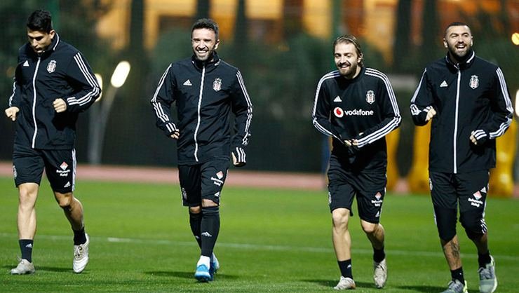 <h2>Beşiktaş’ta sözleşme görüşmeleri ertelendi</h2>