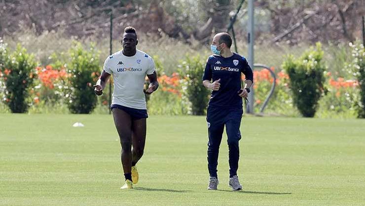 <h2>Mario Balotelli yine yaptı yapacağını...</h2>