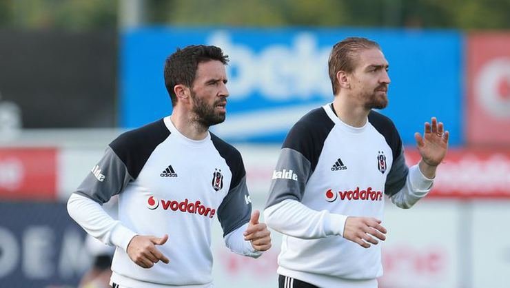 <h2>Son Dakika | Beşiktaş’ta Gökhan Gönül ve Caner Erkin kararı sezon sonuna bırakıldı!</h2>