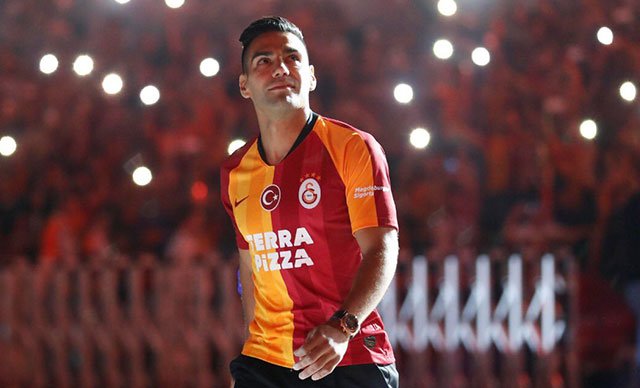 <h2>FALCAO BAMBAŞKA DÖNÜYOR</h2>