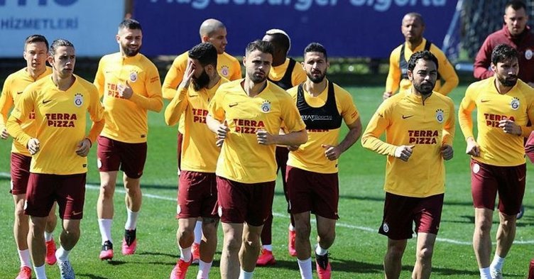 <h2>GALATASARAY’DA 3 YOLCU, 2 TRANSFER</h2>