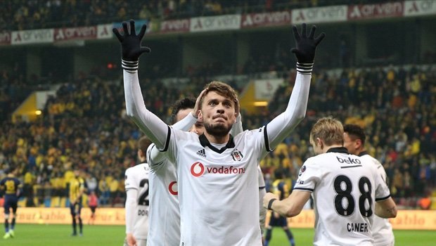 <h2>BEŞİKTAŞ’TA 2 FUTBOLCU SEZONU KAPATTI</h2>