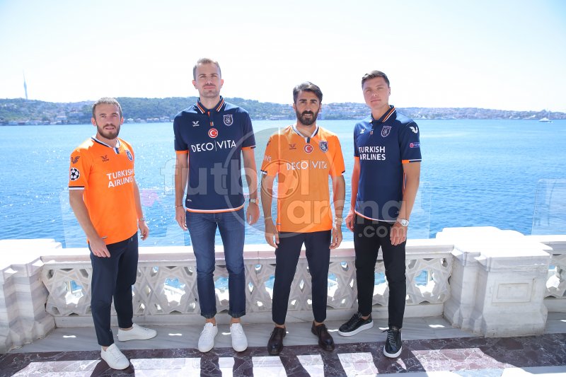 'Başakşehir'de yeni sezon formaları tanıtıldı