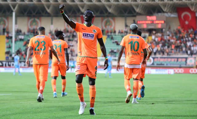 <h2>EROL BULUT, SERGEN YALÇIN’IN GÖZDESİNİ İSTİYOR</h2>