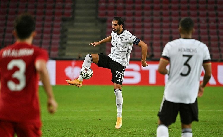 <h2>EMRE CAN’IN HAREKETİ OLAY OLDU</h2>