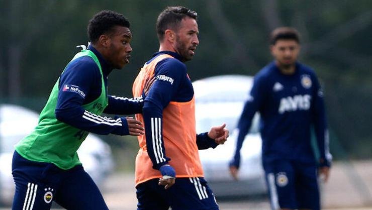 <h2>FENERBAHÇE’DE AYRILIK ÇANLARI</h2>