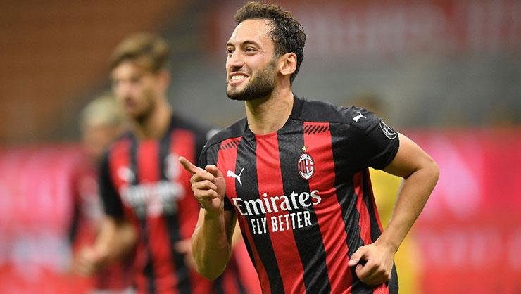 'Hakan Çalhanoğlu'na Premier Lig'den transfer teklifi